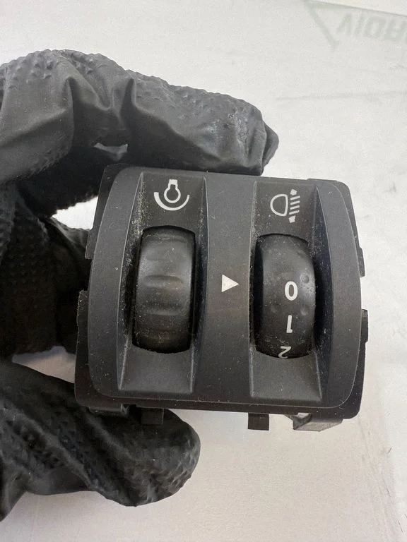 Headlight level height control switch – Opel Vivaro (2014-2018)