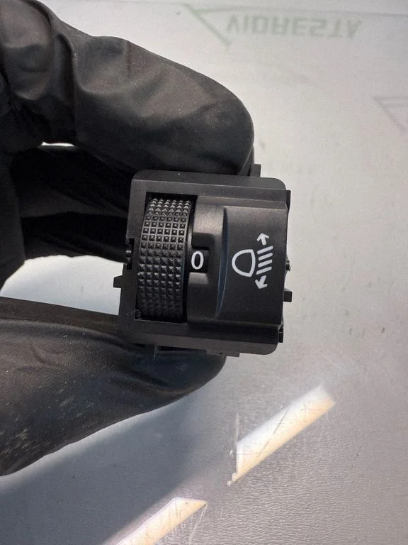 Esitulede kõrguse reguleerimise lüliti – Peugeot 208 II (2019-)