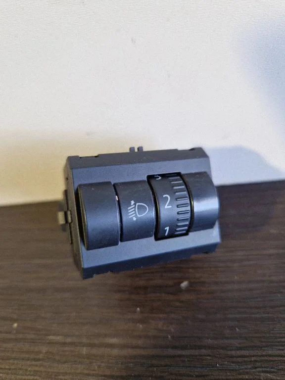 Headlight level height control switch 5E0941333A