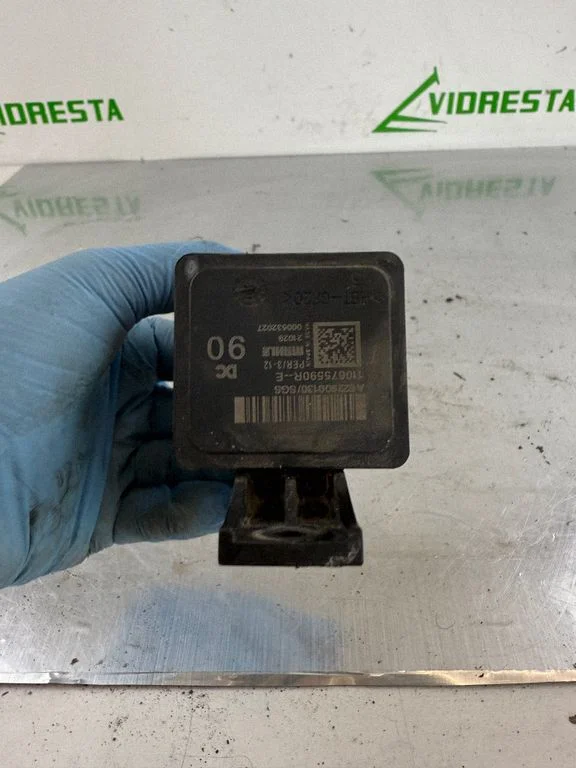 Kvēlsveču priekšuzsildes relejs A622900130