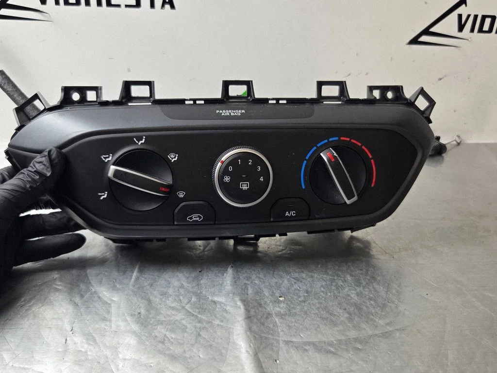 Climate control unit – Hyundai i20 (BC3 BI3) (2020-)