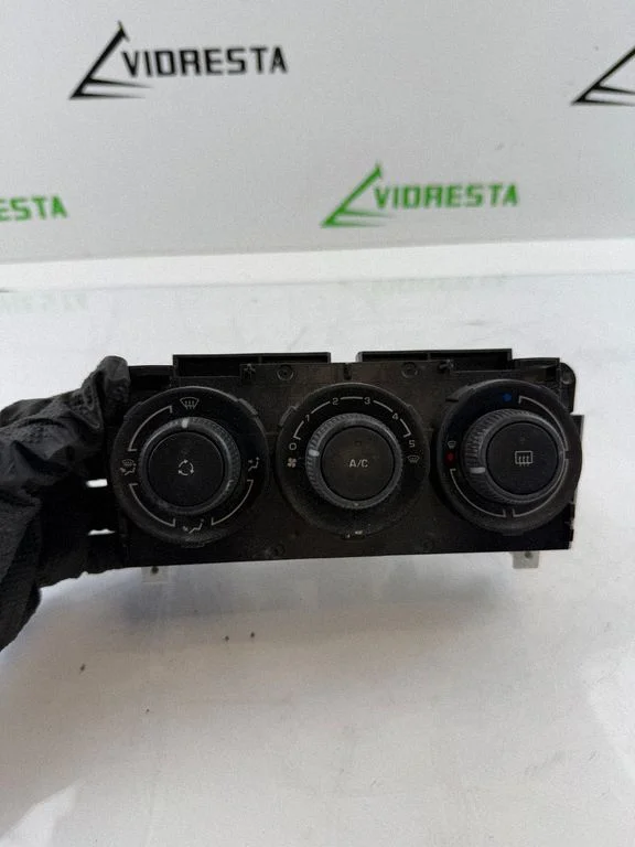Panel sterowania klimatyzacją / nawiewem 69947013