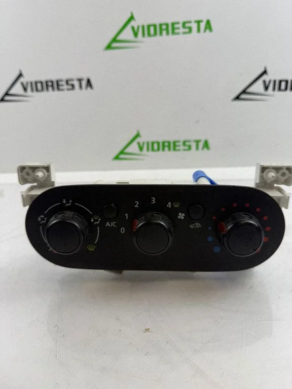 Climate control unit – Opel Vivaro (2014-2018)