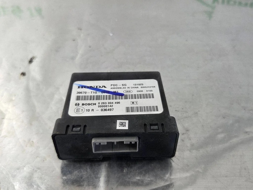 Parkimisandurite (PDC) juhtplokk – Honda CR-V (2013-2016)