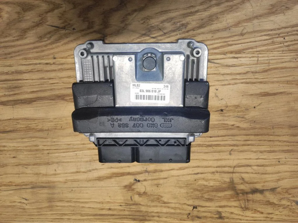 Dzinēja vadības bloks 8K0907352A