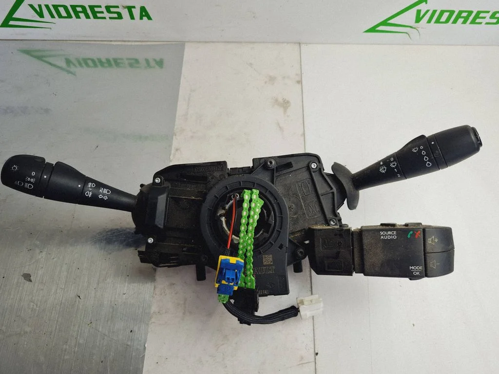 Wiper turn signal indicator stalk/switch