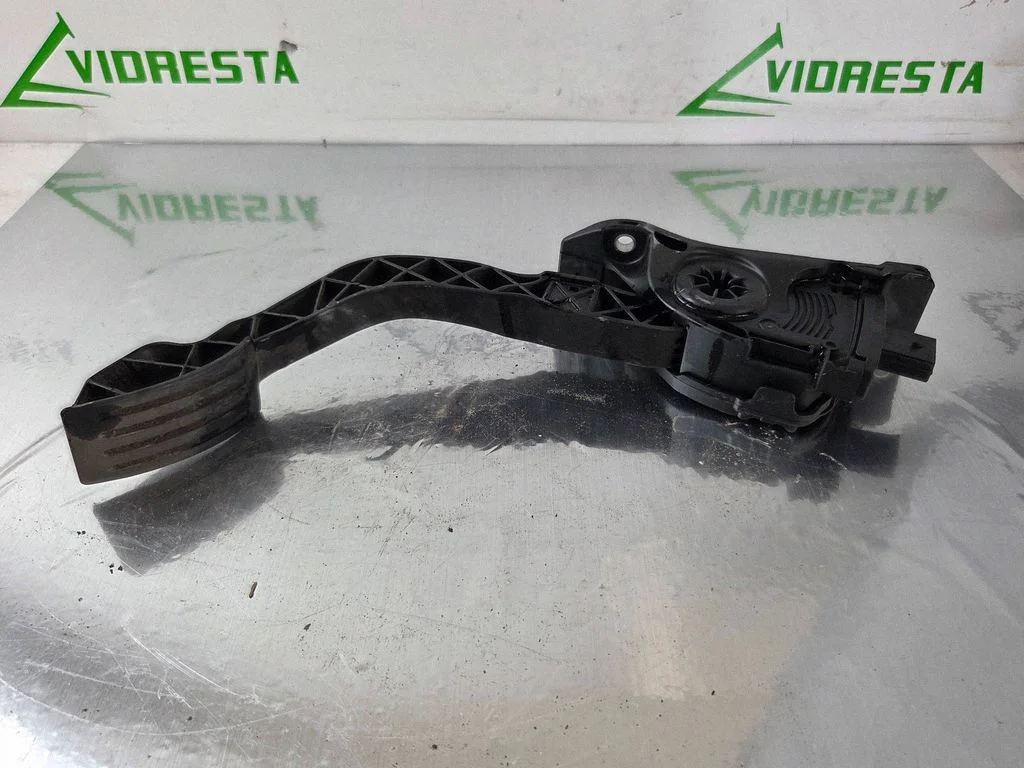 Accelerator throttle pedal F1DC9F836BA