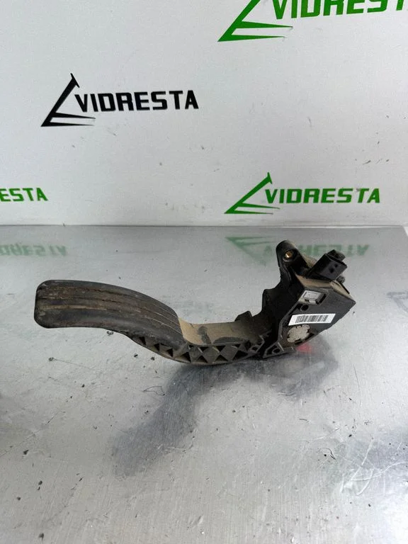 Accelerator throttle pedal – Opel Vivaro (2014-2018)