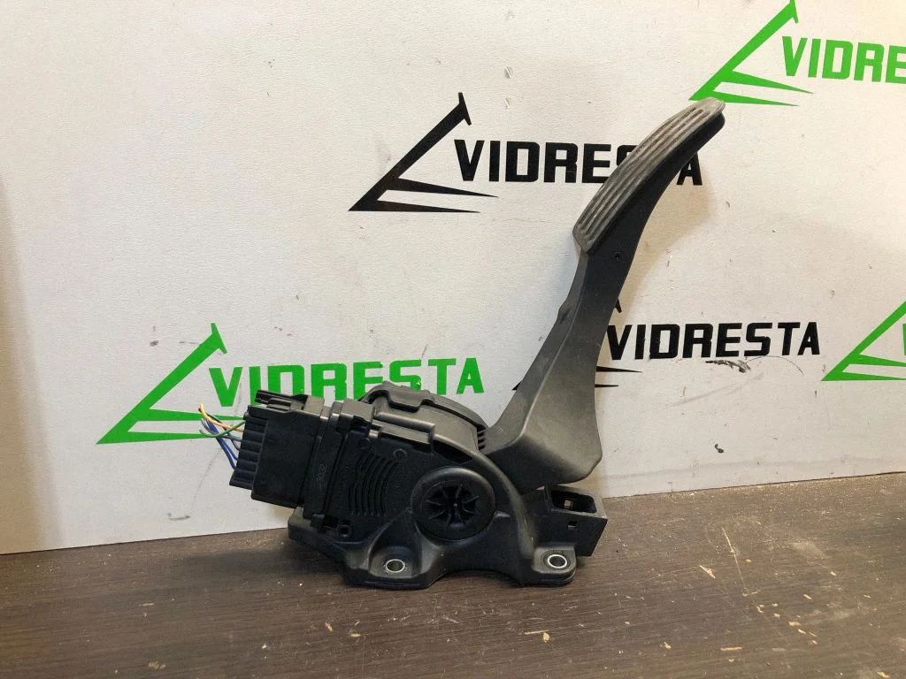 Accelerator throttle pedal 31329059