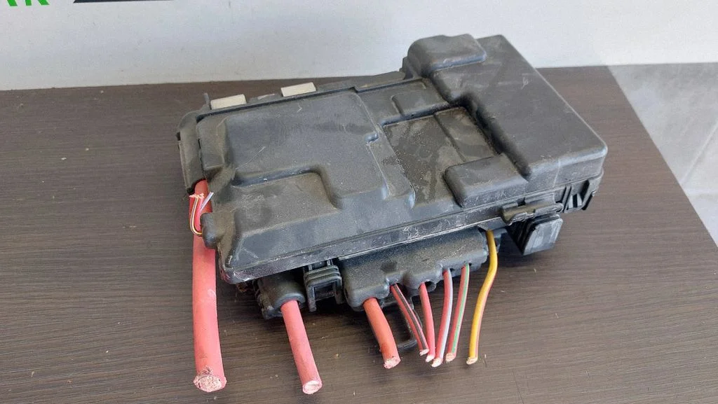 Fuse box set 31337183