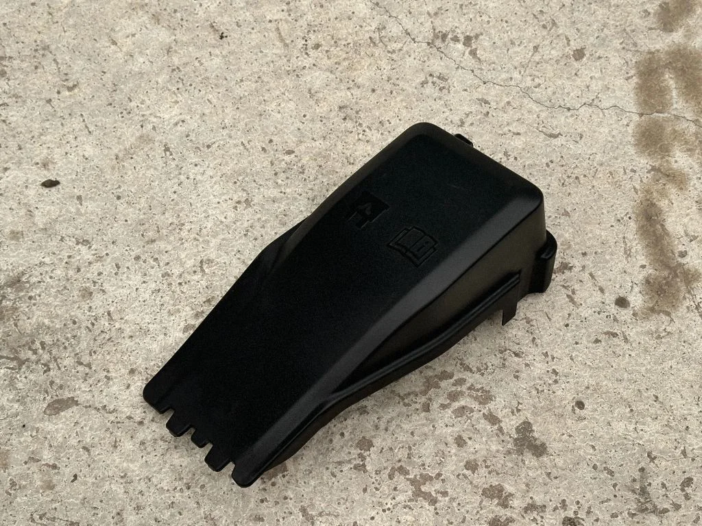 Fuse box cover 31337340