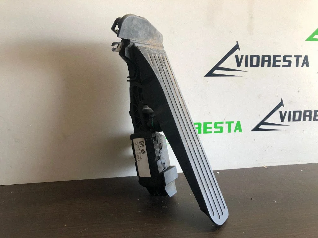 Accelerator throttle pedal 1K2723503M