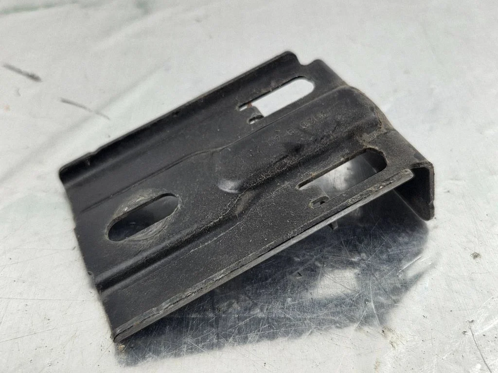 Battery bracket 3920B4120