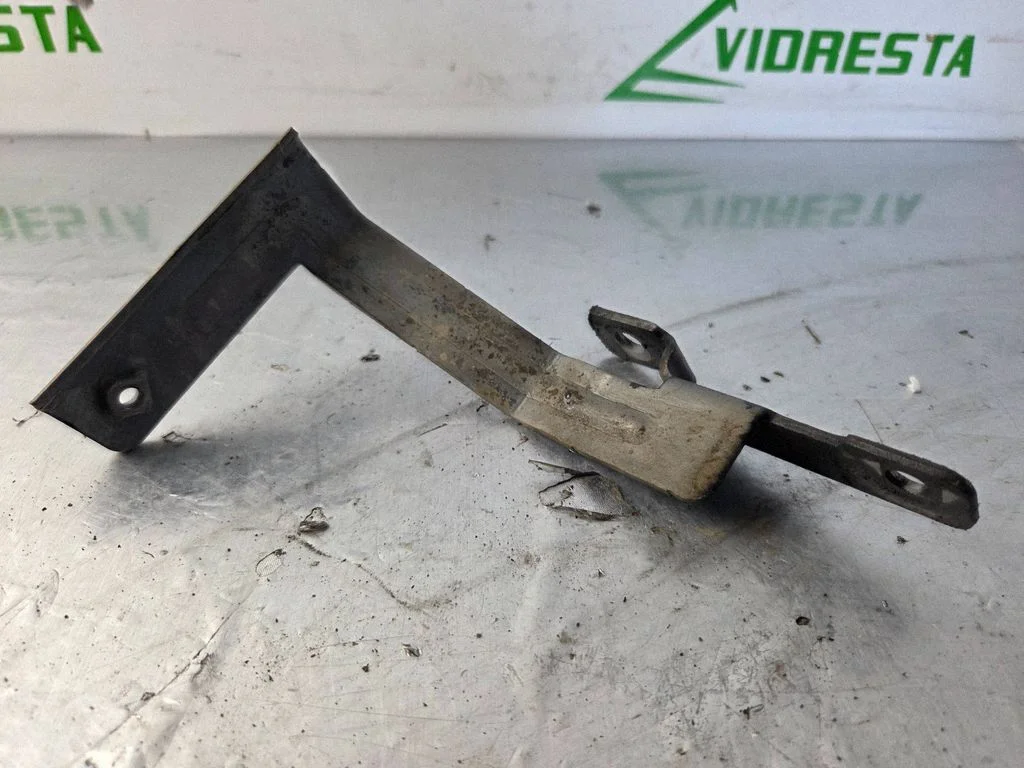 Battery bracket