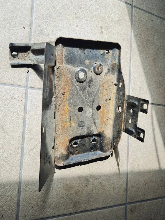 Battery bracket