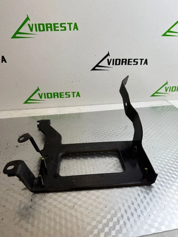 Battery bracket