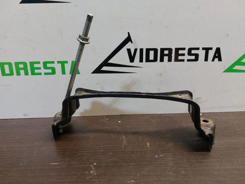 Battery bracket