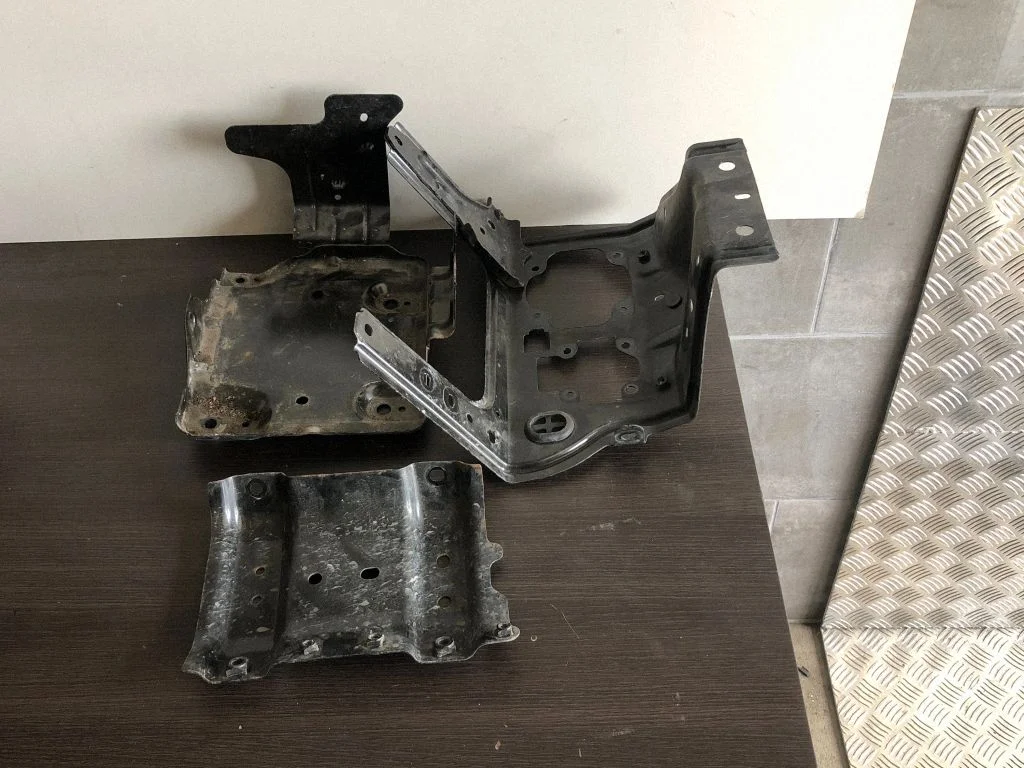 Battery bracket