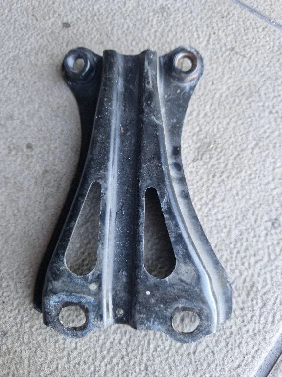 Battery bracket