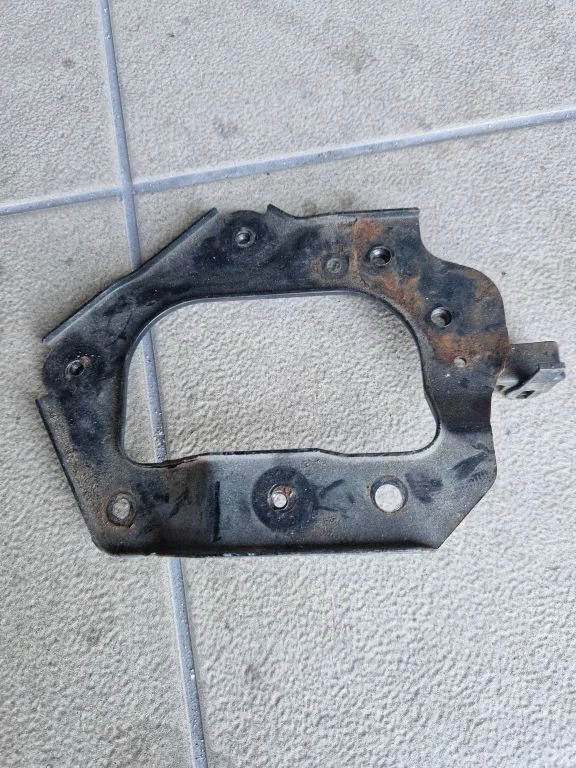 Battery bracket
