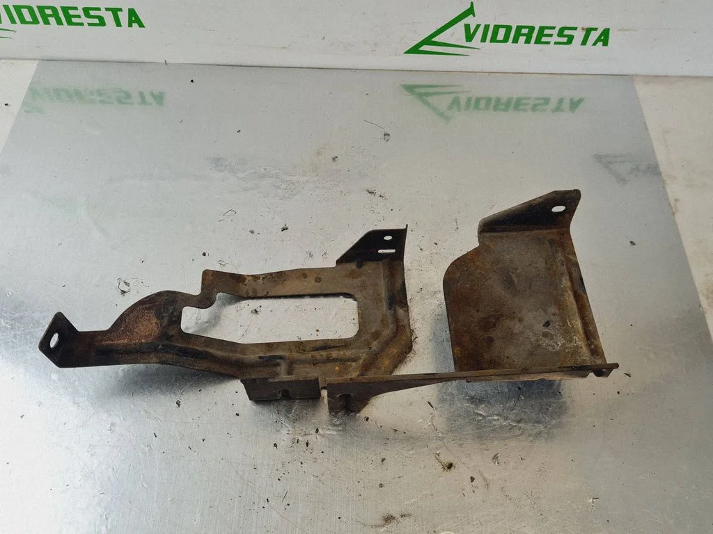 Other engine bay part – Nissan Leaf I (ZE0) (2010-2017)