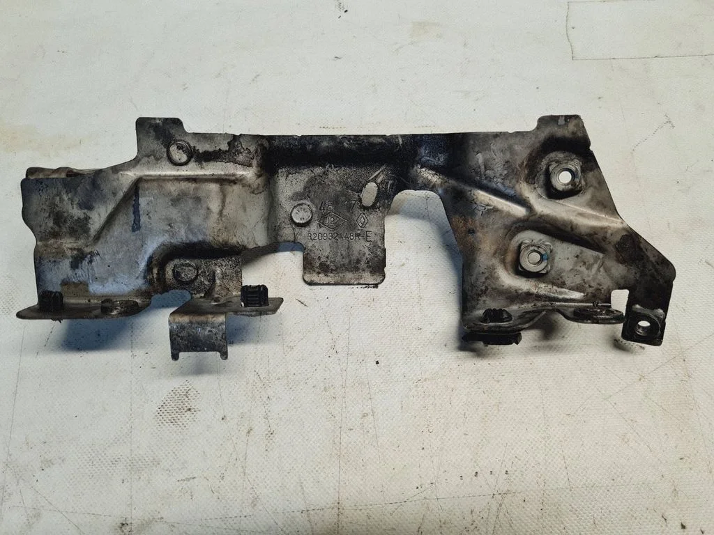 Other engine bay part