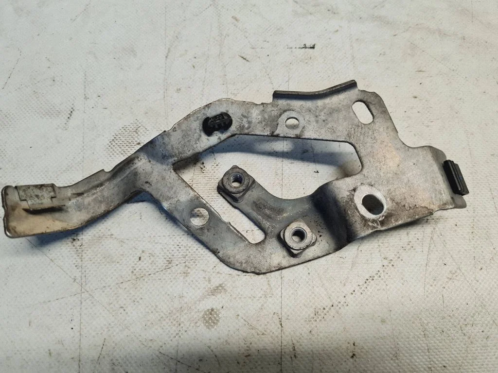 Other engine bay part