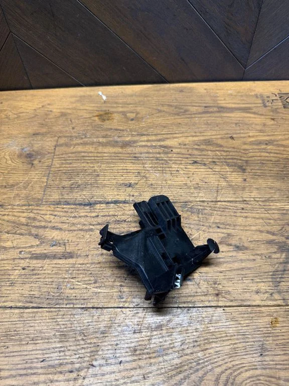 Other engine bay part 03L971504A