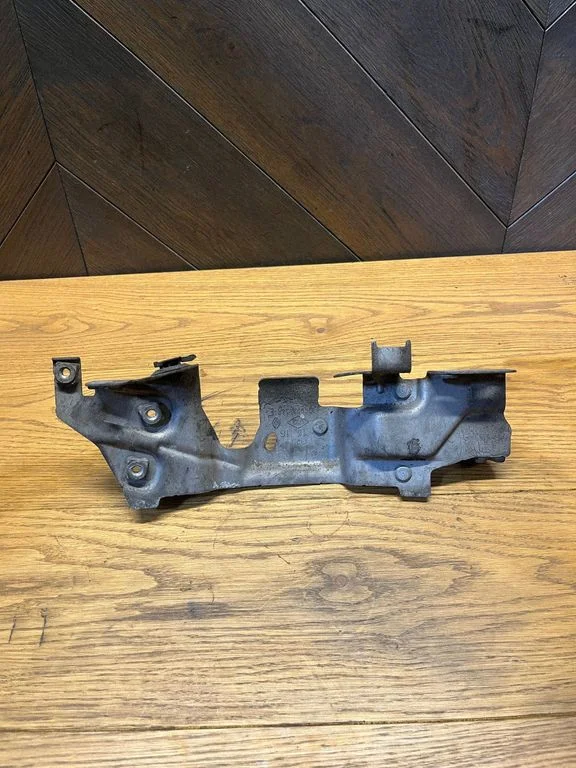 Other engine bay part – Opel Vivaro (2014-2018)
