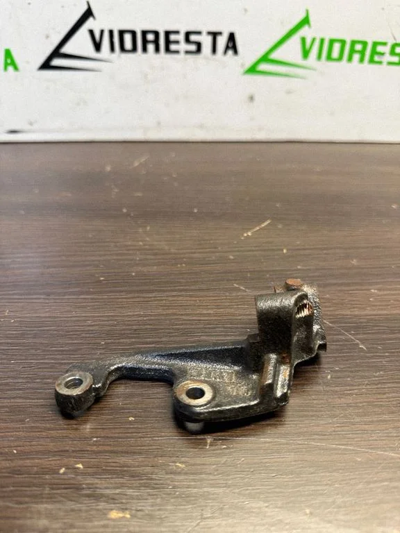 Cita motora nodalījuma detaļa JR3Q9P484BB