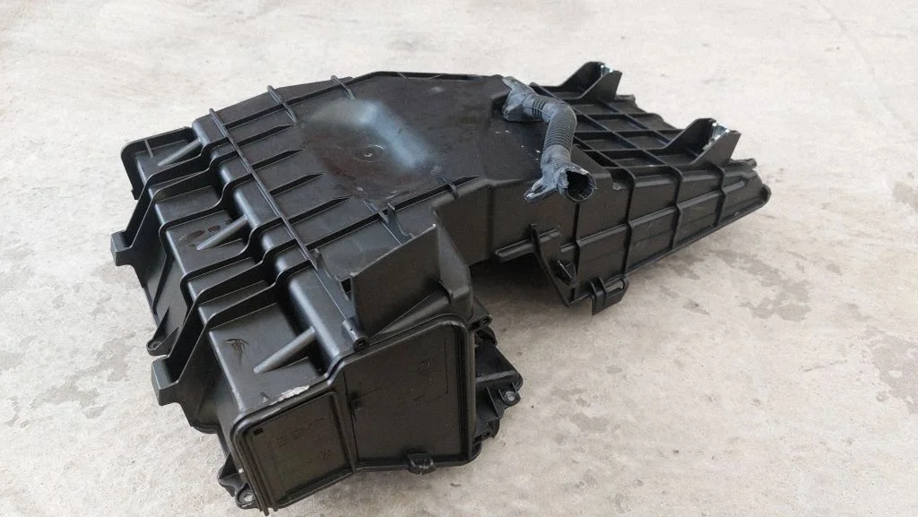 Other engine bay part 9405720