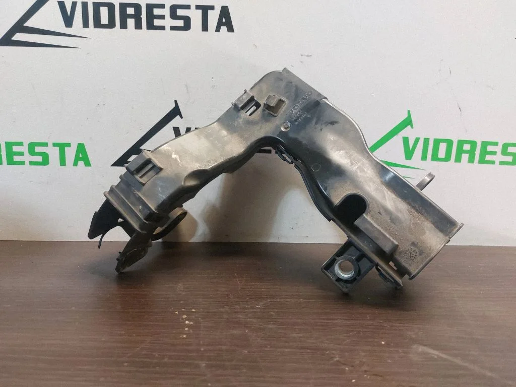 Other engine bay part – Volvo XC70 (2008-2013)