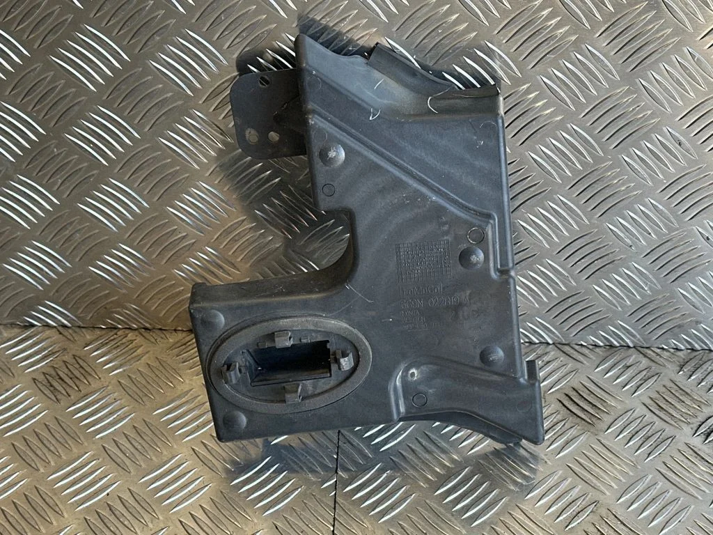 Other engine bay part – Volvo XC70 (2008-2013)