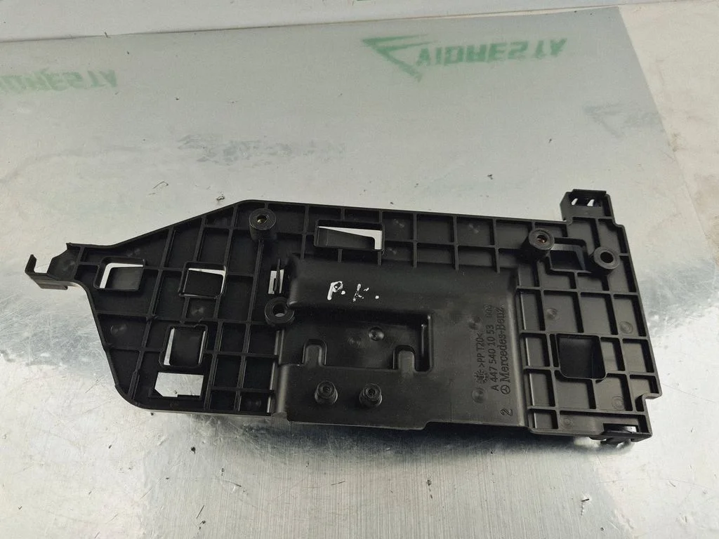 Cita salona detaļa A4475401053
