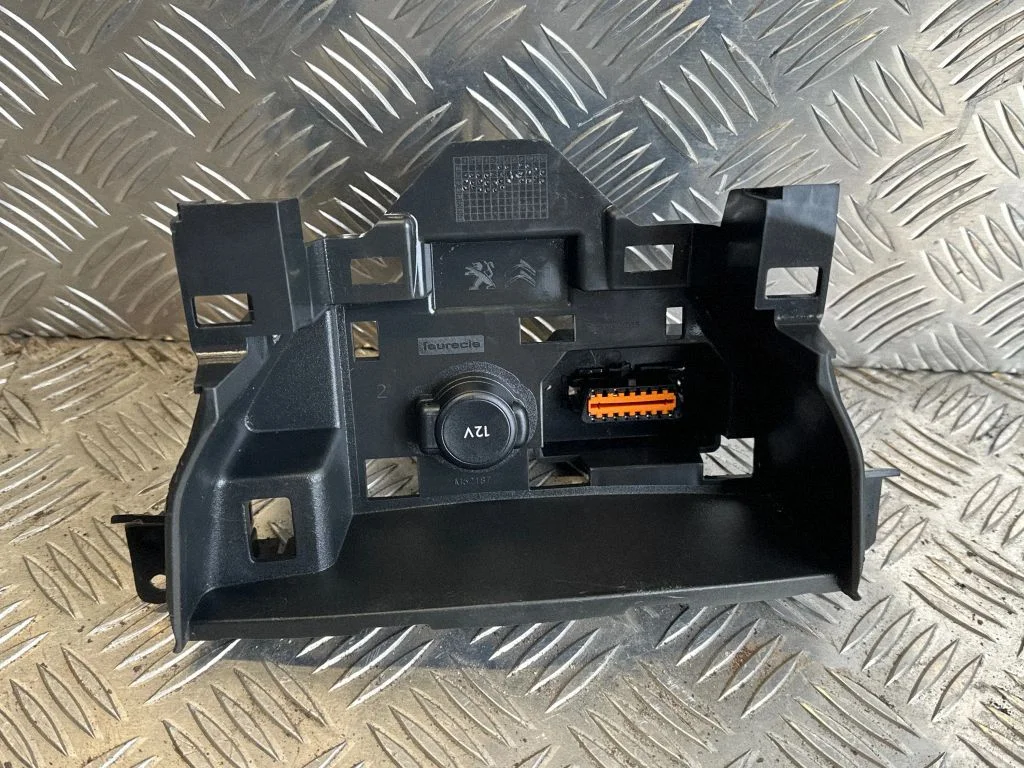 Cita salona detaļa 98182701zD