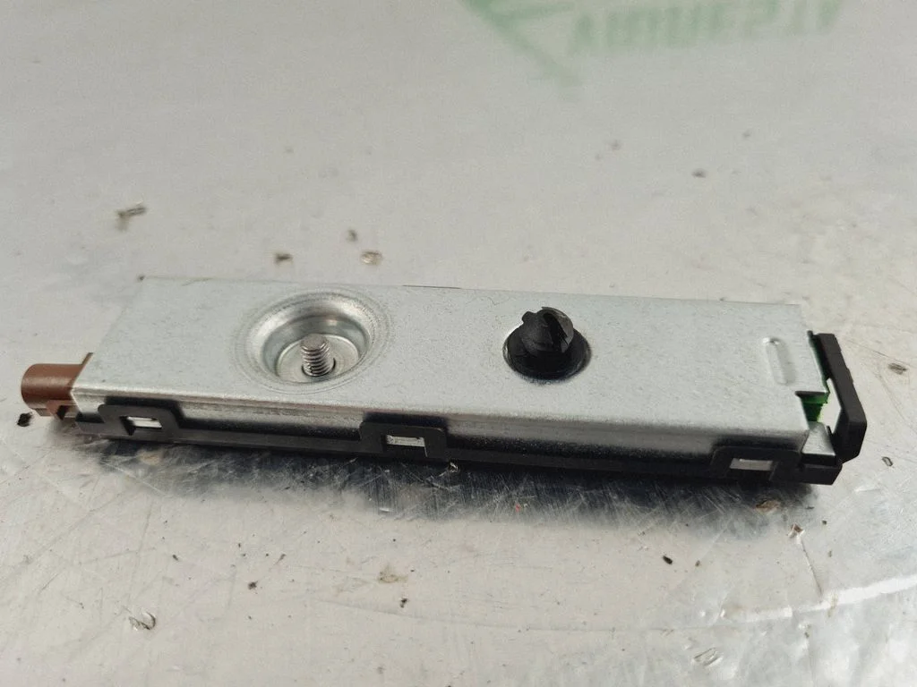 Antenas pastiprinātājs A2239053002