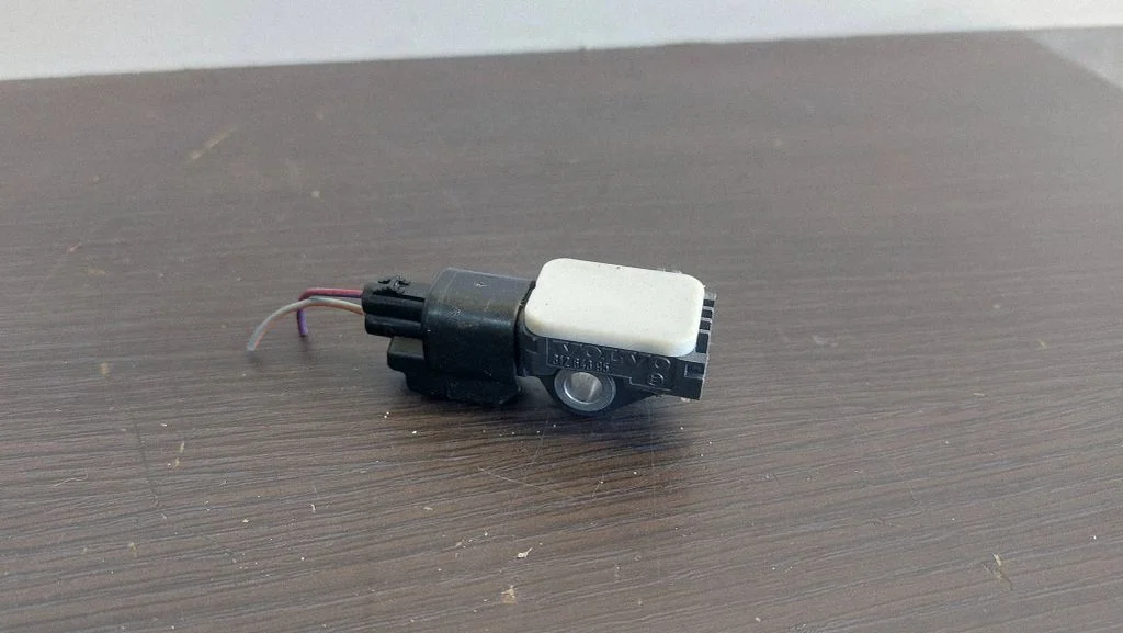 Drošības spilvenu trieciena sensors – Volvo XC70 (2008-2013)
