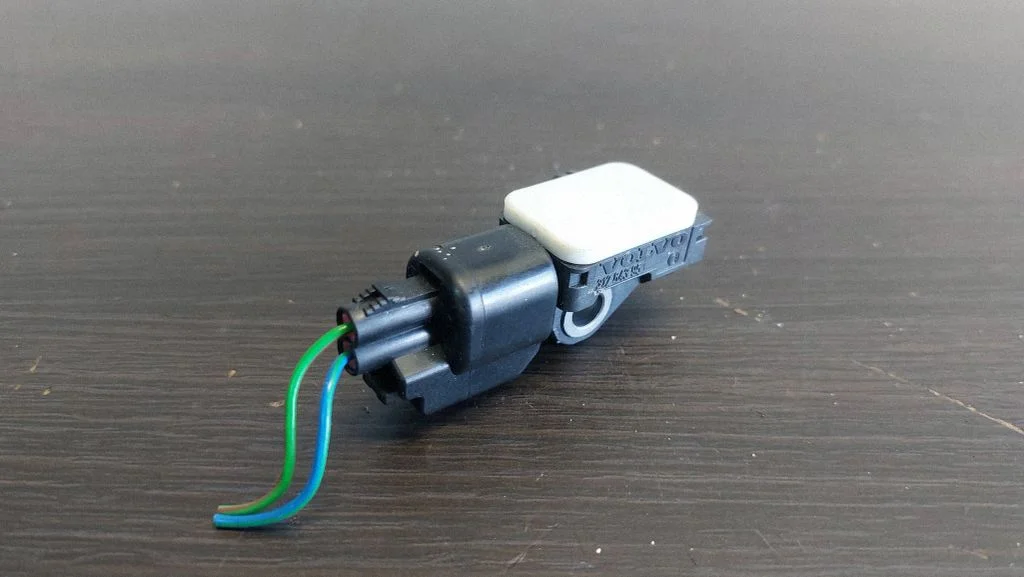 Airbag deployment crash/impact sensor – Volvo XC70 (2008-2013)