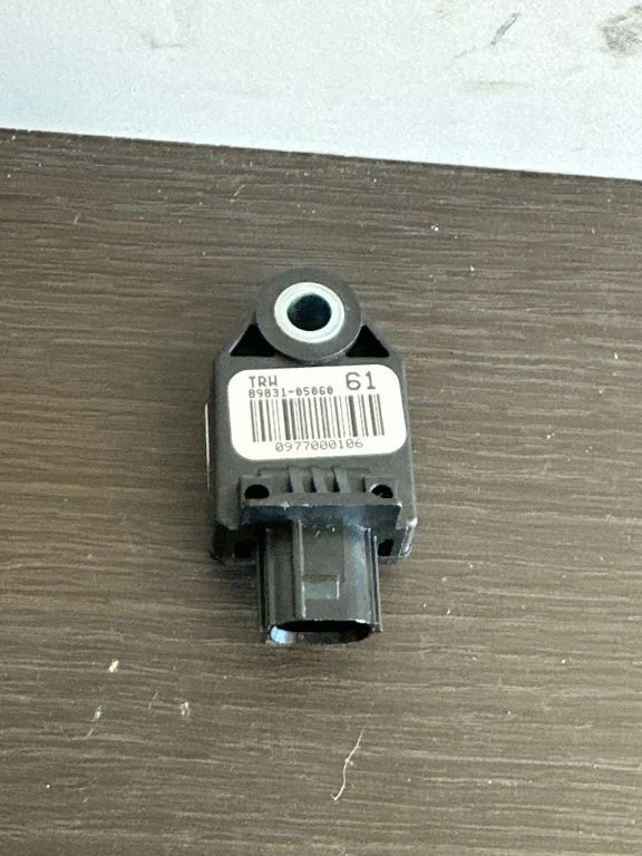 Turvapadja löögiandur 8983105060