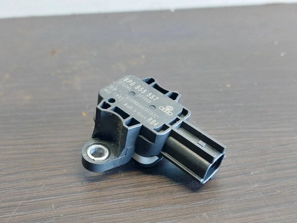 Airbag deployment crash/impact sensor 8P0955557