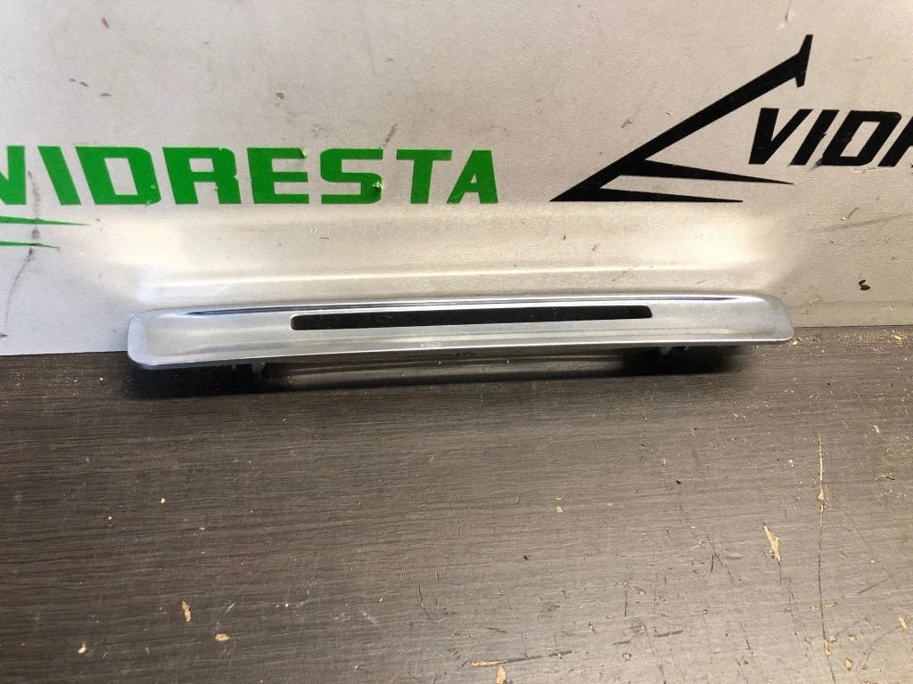 Radio/GPS head unit trim – Volvo XC60 (2009-2013)