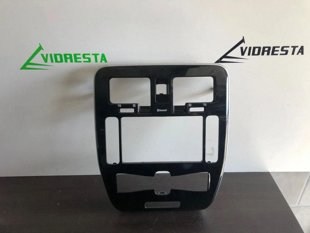 Raadio/navigatsiooni viimistlus 682603NL0A