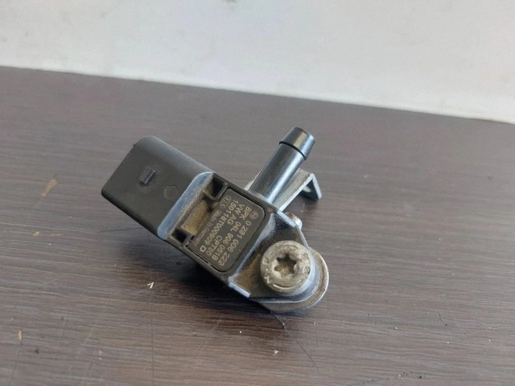 Exhaust gas pressure sensor 04L906051B