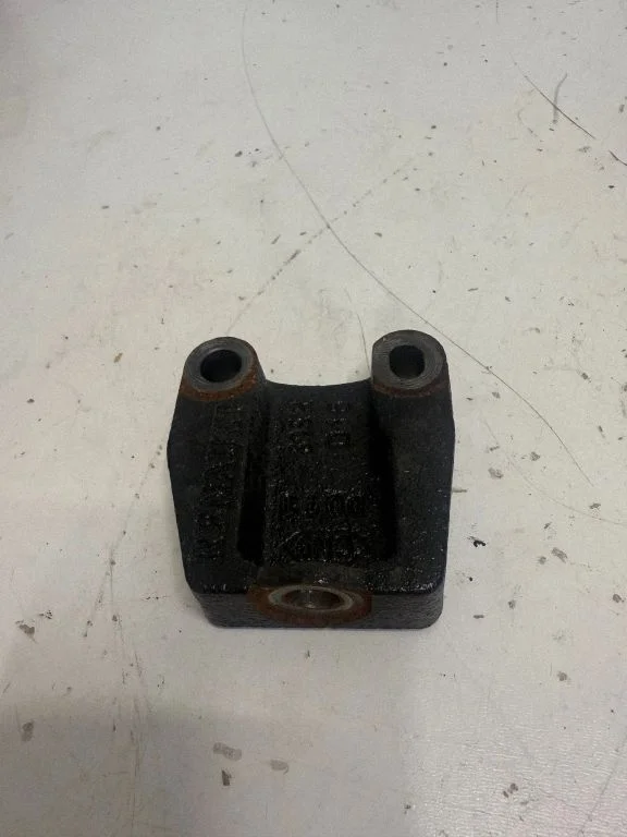 Other engine bay part 895015R