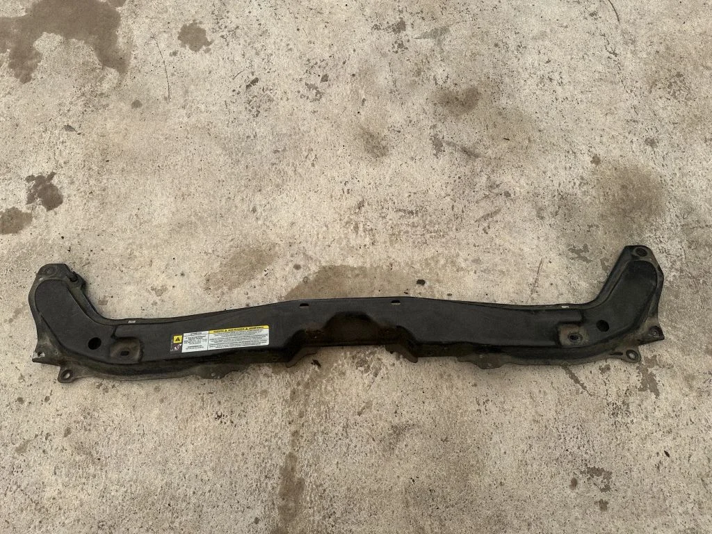 Top upper radiator support slam panel – Chrysler Grand Voyager V (2007-2015)