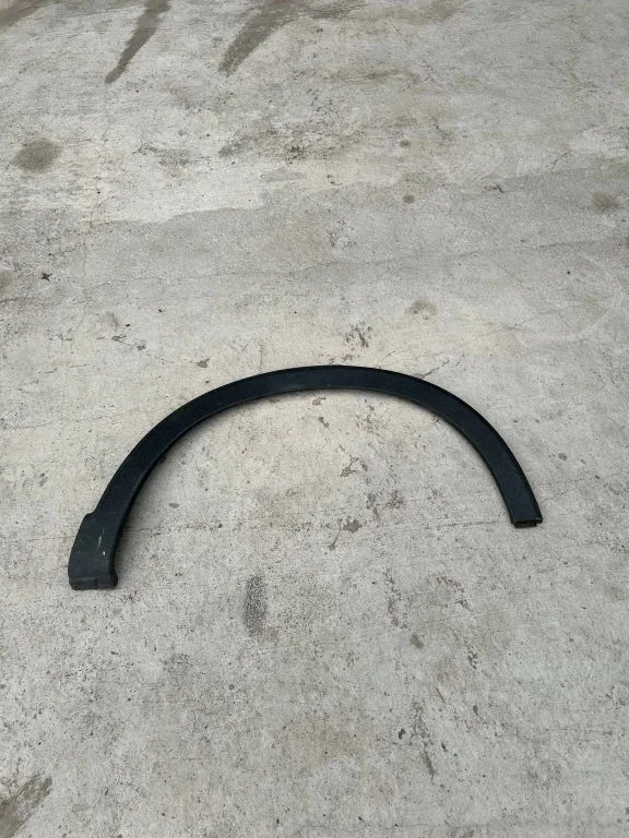 Fender trim (molding) – rear right