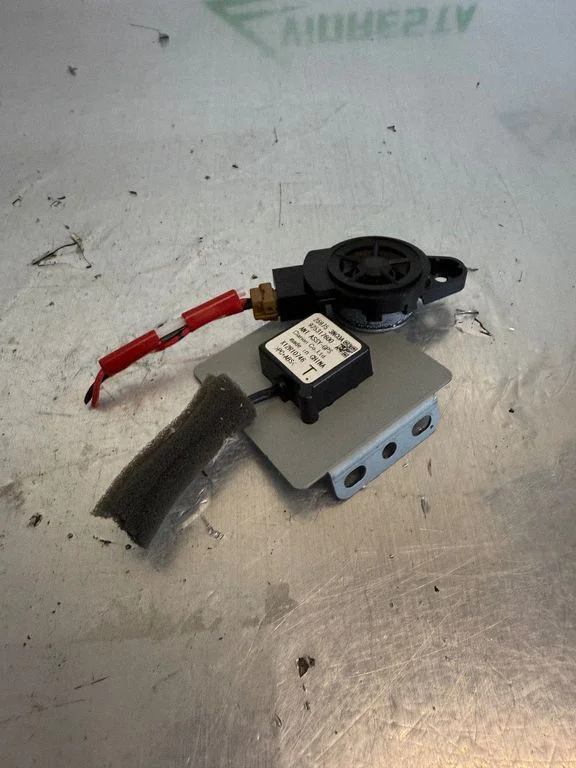 Aerial GPS antenna – Nissan Leaf I (ZE0) (2010-2017)