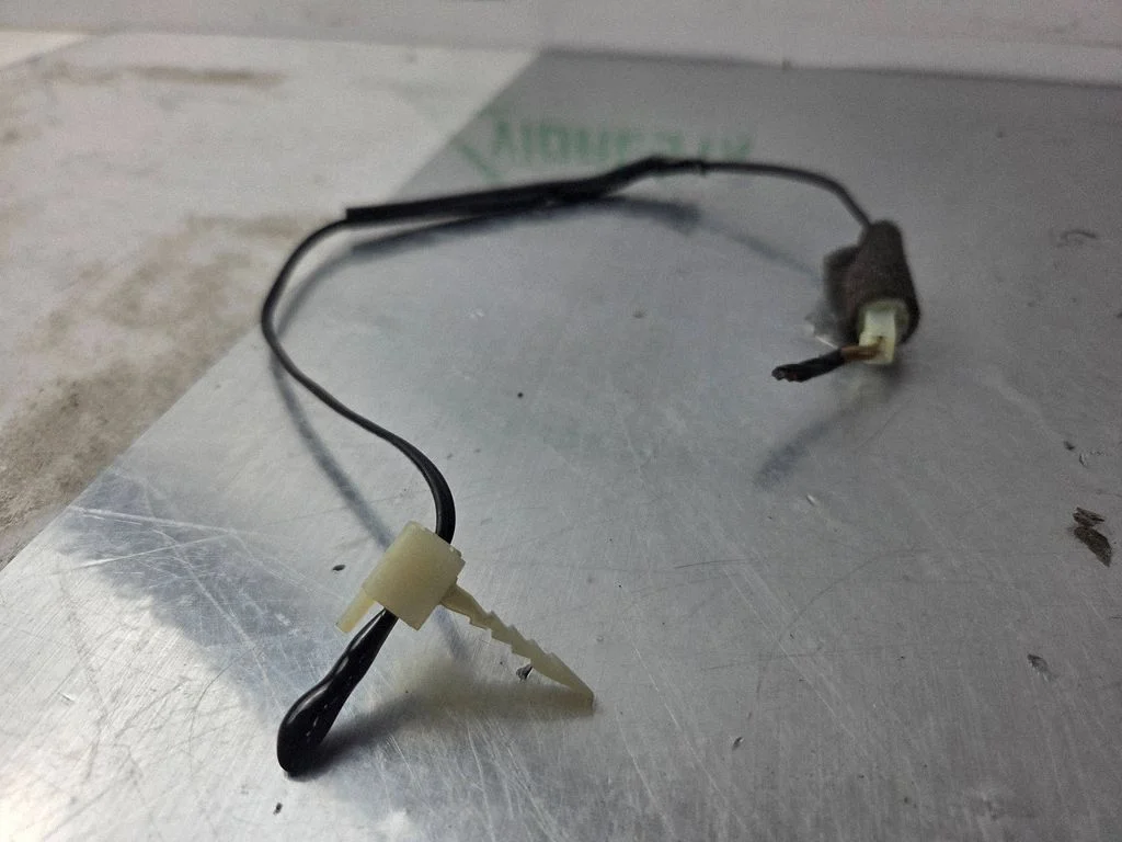 Interior temperature sensor E120268