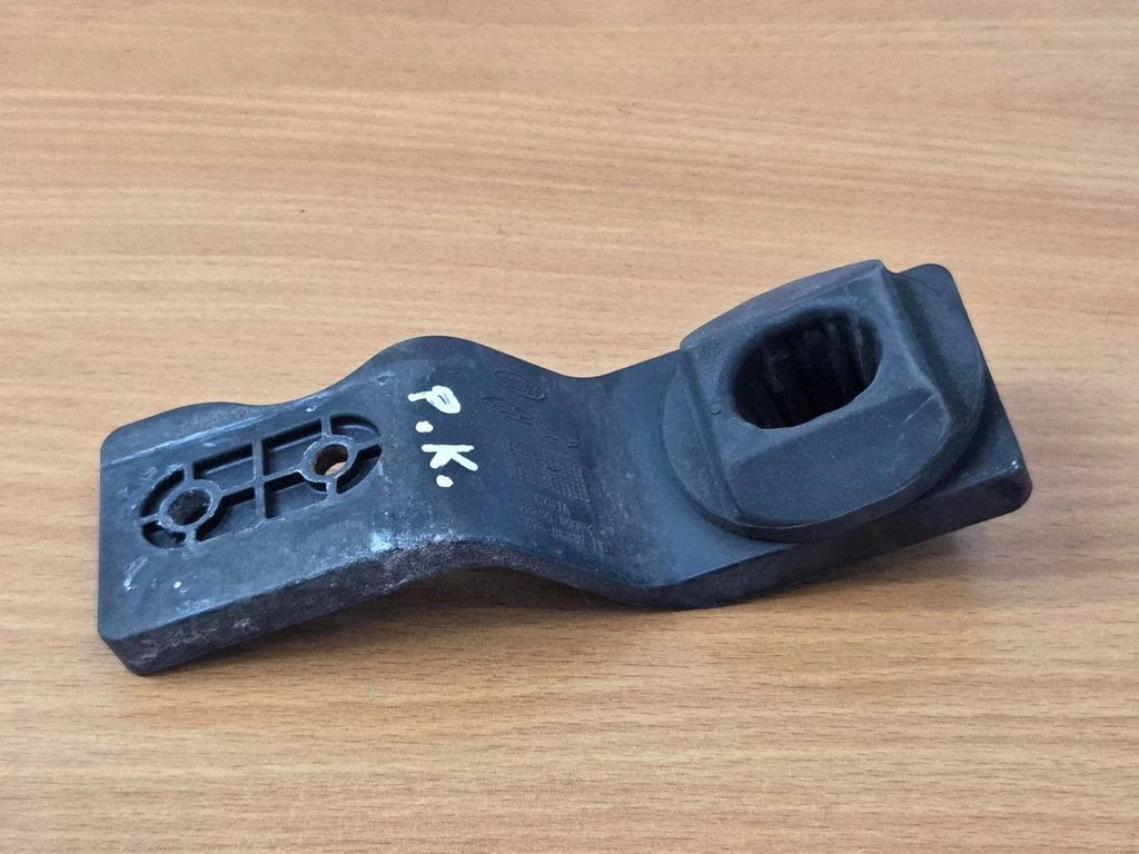 Radiaatori kinnitusklamber – Jaguar XE (2015-)
