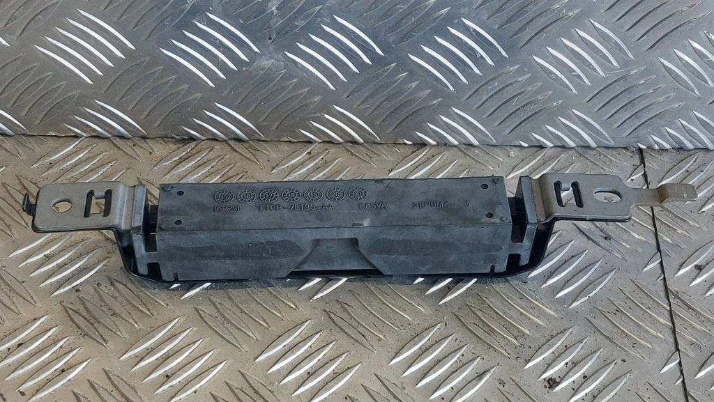 Cita priekšējās piekares detaļa F1CB7L195AA